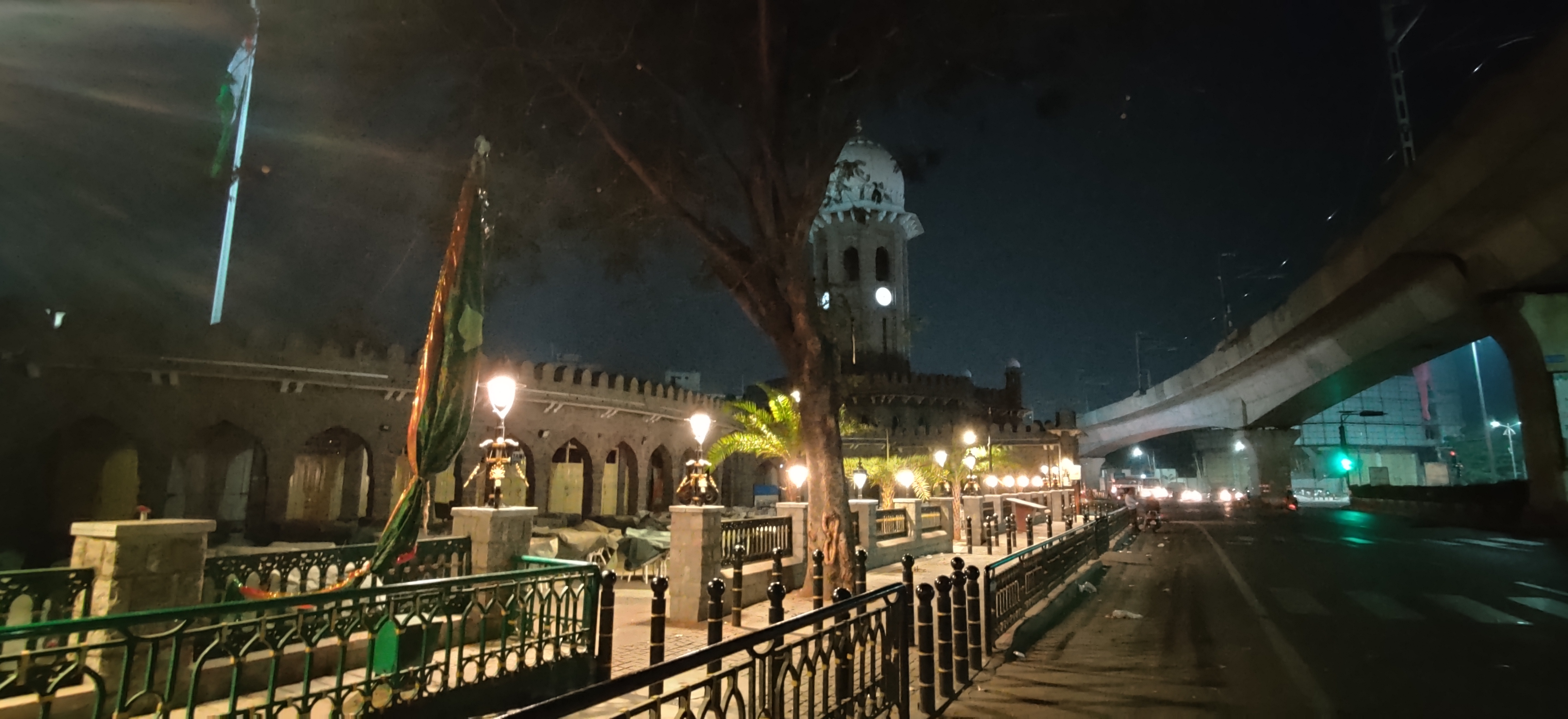 Mozamjahi Market before sunrise