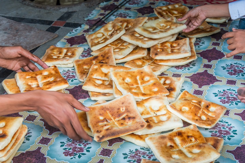 Char Koni Naan being packed at Munshi Naan